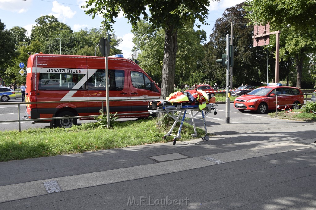 Koelner Seilbahn Gondel blieb haengen Koeln Linksrheinisch P193.JPG - Miklos Laubert